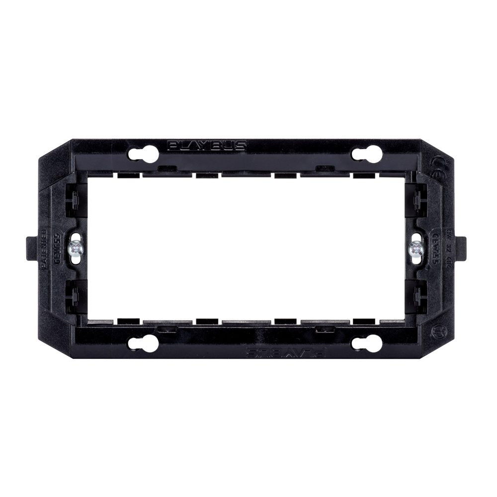 GW32404 - Soporte de material aislante para instalar placas playbus/playbus-young en cajas rectangulares - 4 módulos Gewiss
